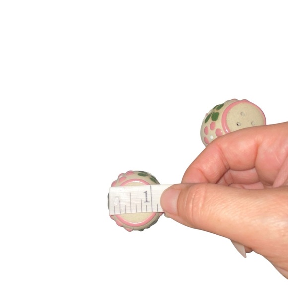 Vintage Hand painted Pink Floral Stoneware cottagecore  Salt and Pepper Shakers - Picture 6 of 7